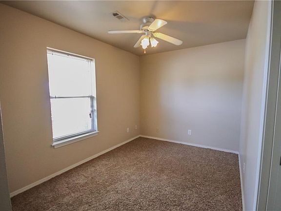 5th image of 702 E Glendale Ln