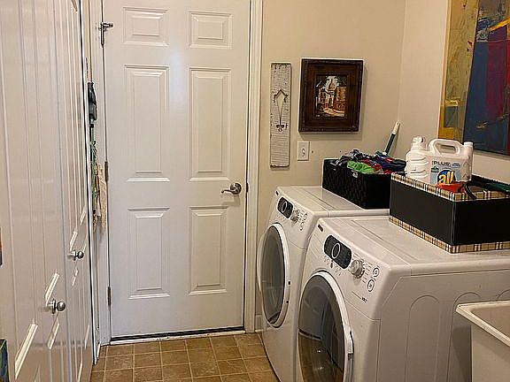 3rd image of 6131 Cheshire Park Dr #1