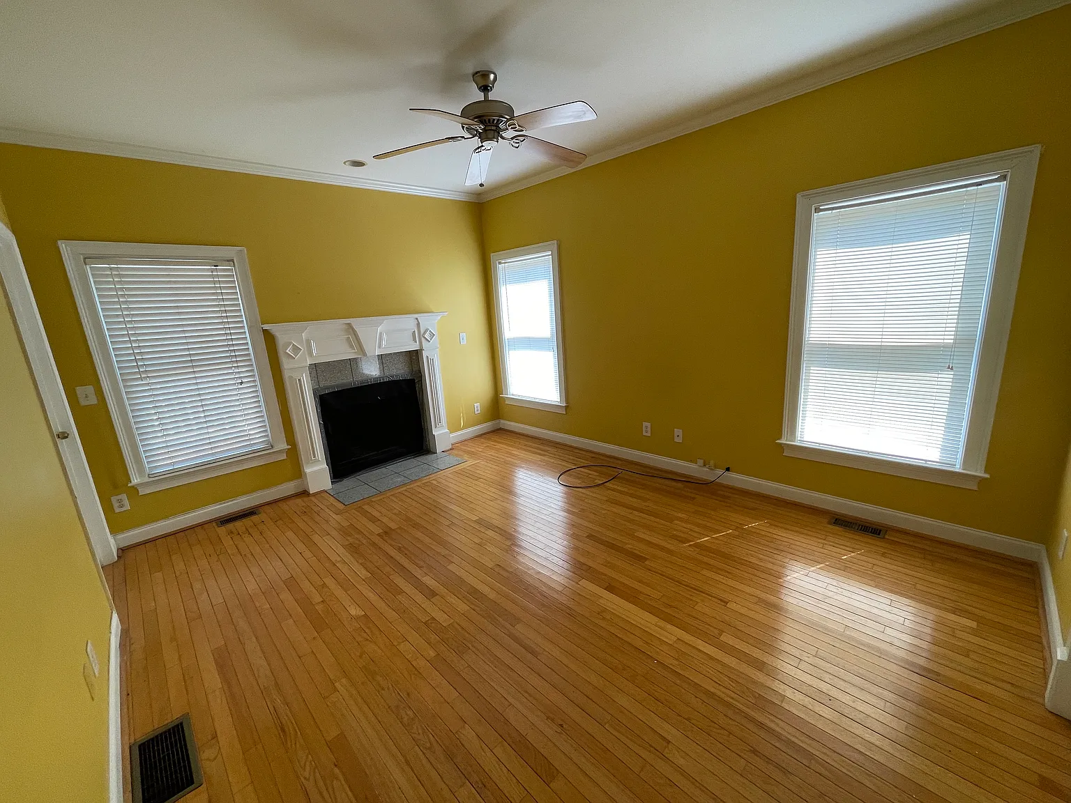 3 bed, 1796 sqft, $2,200 — Photo 4