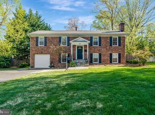 202 Glen Ave SW, Vienna, VA 22180