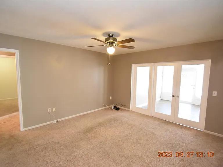 604 Southwood Cv — Photo 13
