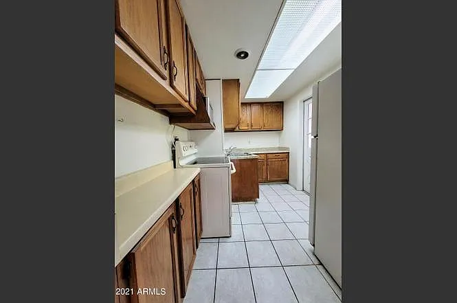 8245 N 31st Ave — Photo 6