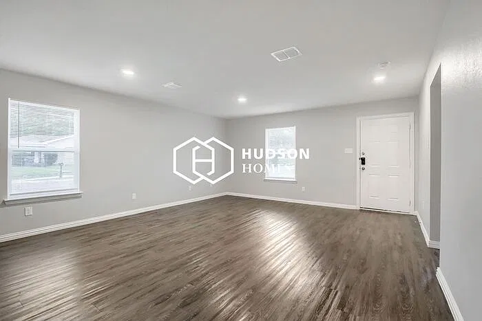 3 bed, 2.0 bath, 1090 sqft, $1,615 — Photo 4