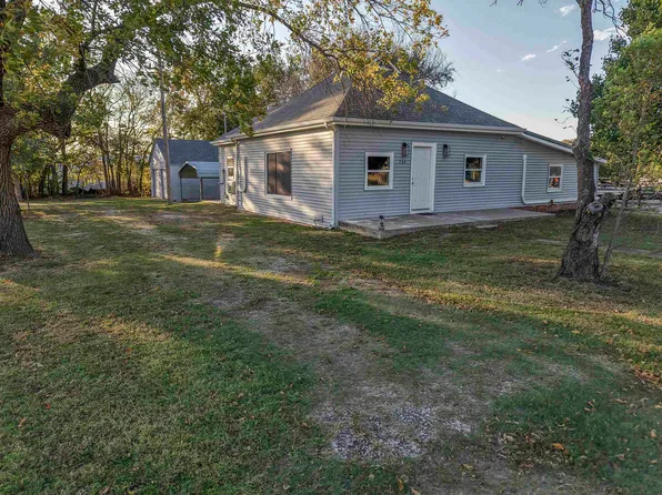 204 N Perry St, Howard, KS 67349