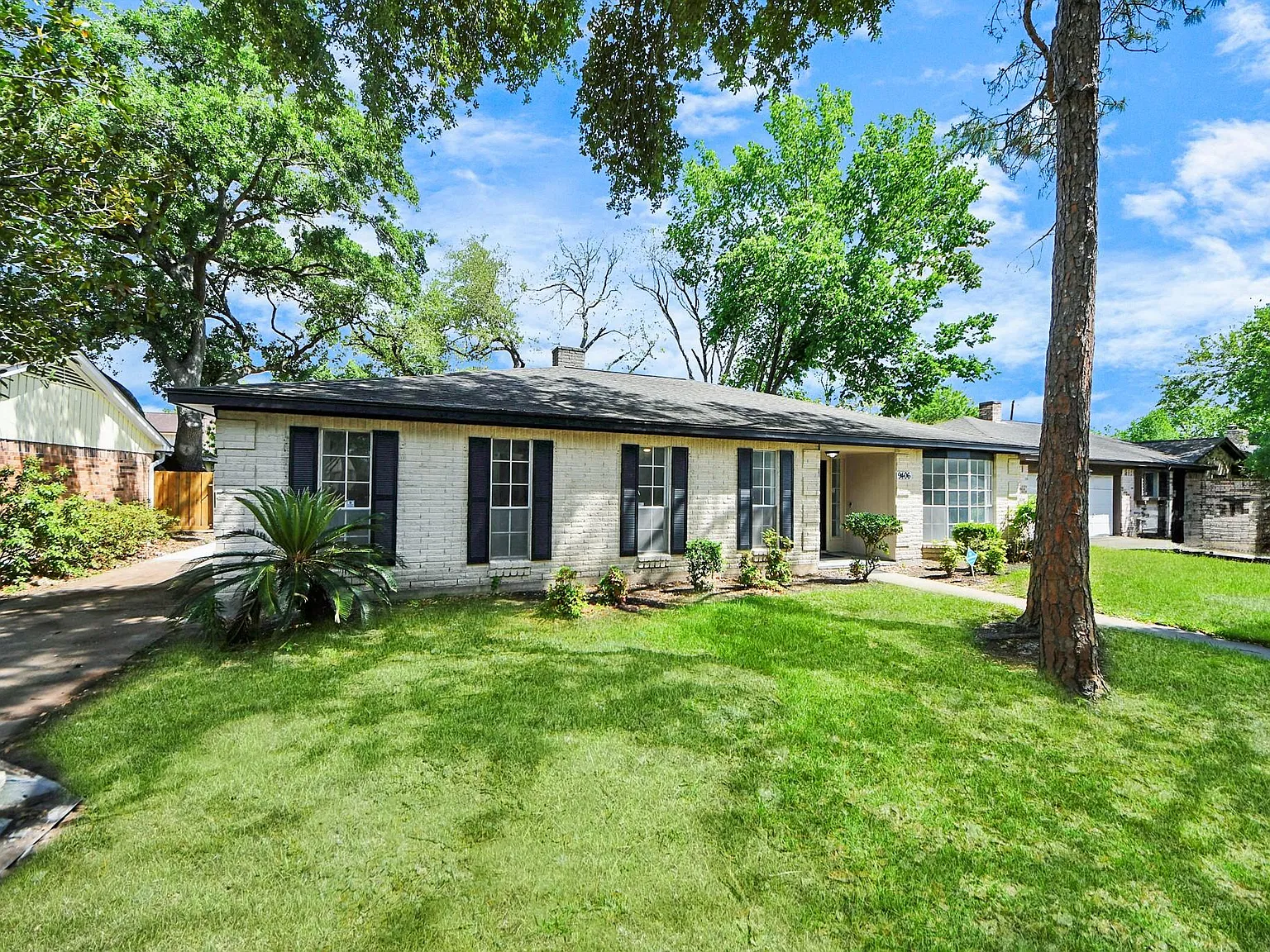 3 bed, 2.0 bath, 2054 sqft, $2,500 — Photo 2