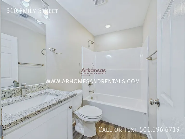 310 E Emily St — Photo 7