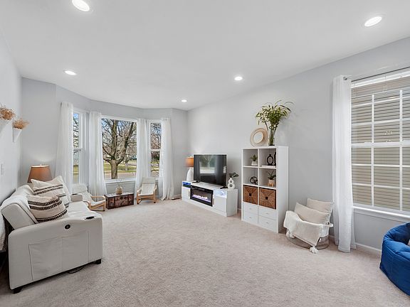 4th image of 305 Hampton Rd