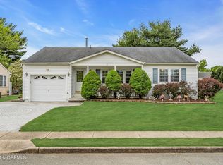 15 Brakenbury Dr, Toms River, NJ 08757