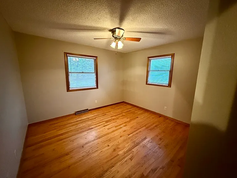 2285 Highview Dr — Photo 6