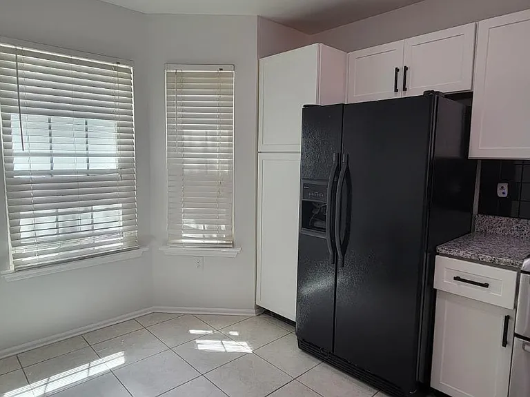 1408 Locust Ct — Photo 4