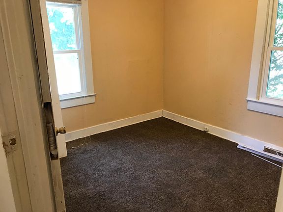3rd image of 408 Rosewood Dr