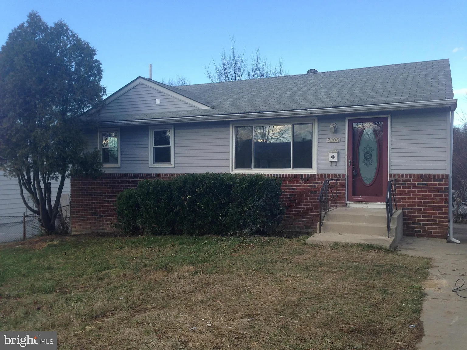 5 bed, 2.0 bath, 950 sqft, $3,500 — Photo 3