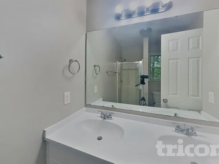 1322 Sasswood Ln — Photo 8