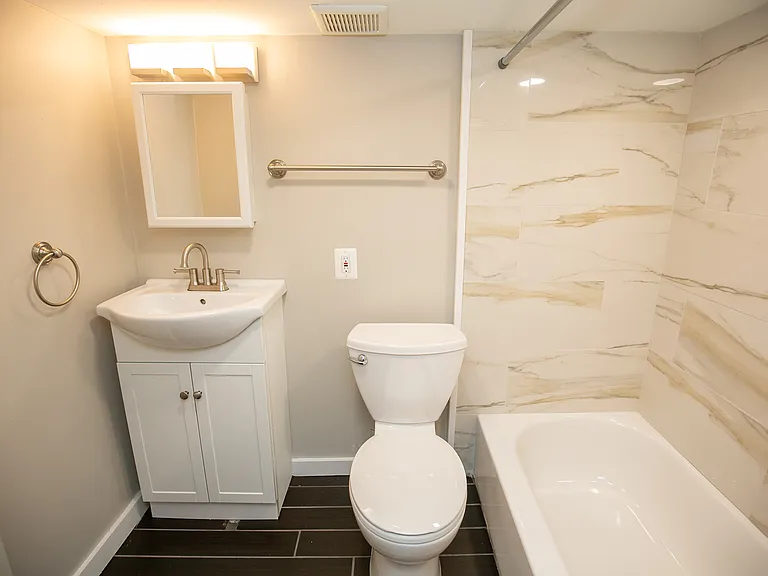 927 Pine St #202 — Photo 8