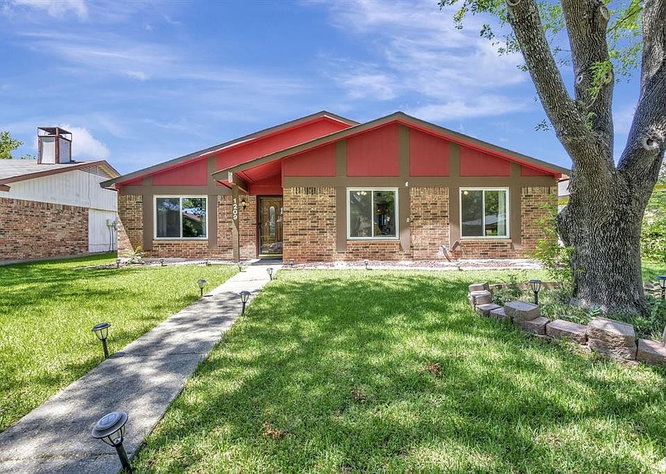 1st image of 1209 Frio Ln