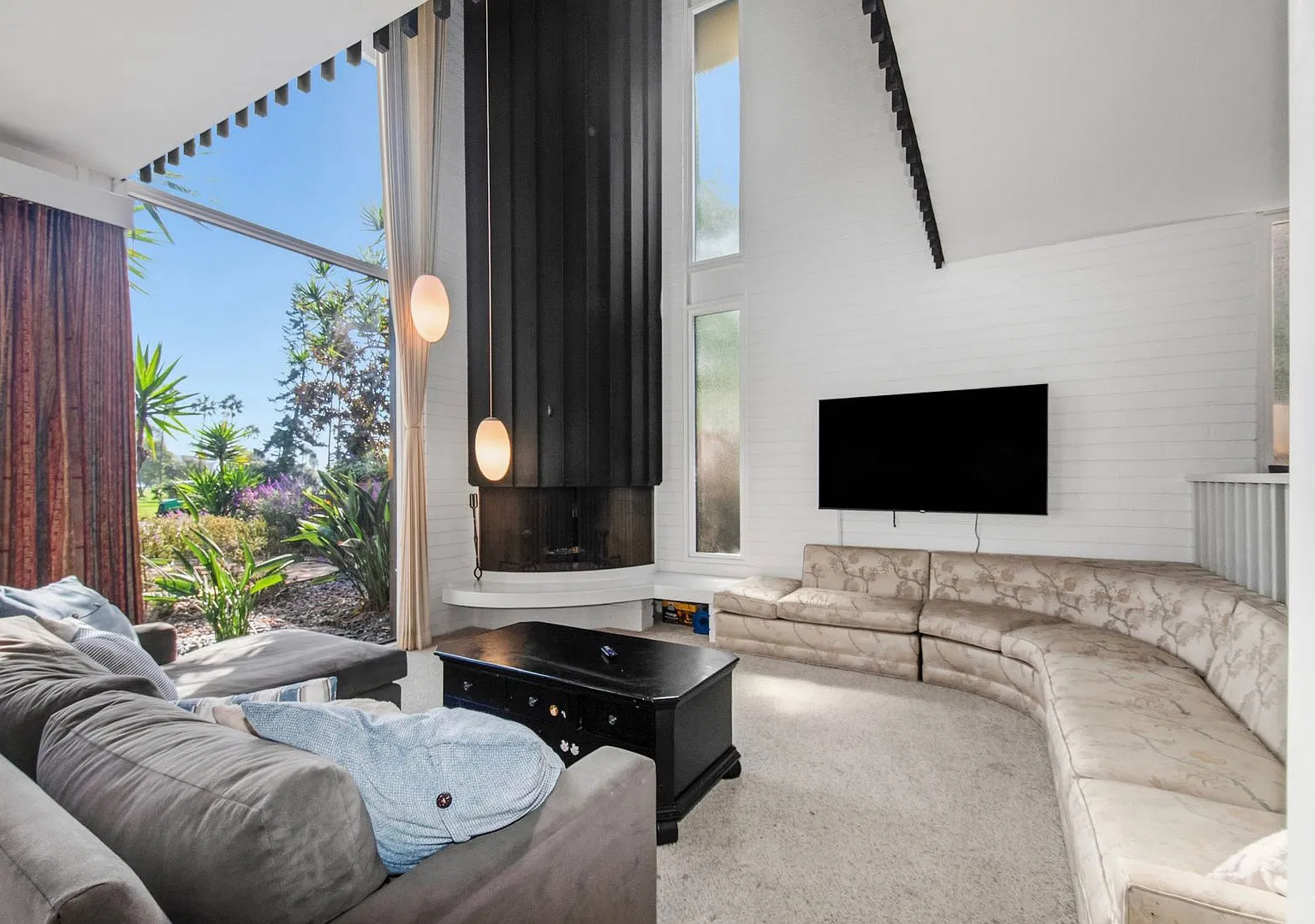 Custom Home with Views of Golf Course — Photo 4