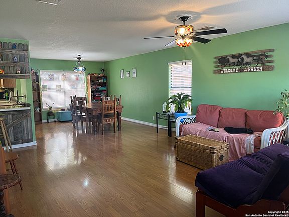 3rd image of 7506 Peppervine Ln