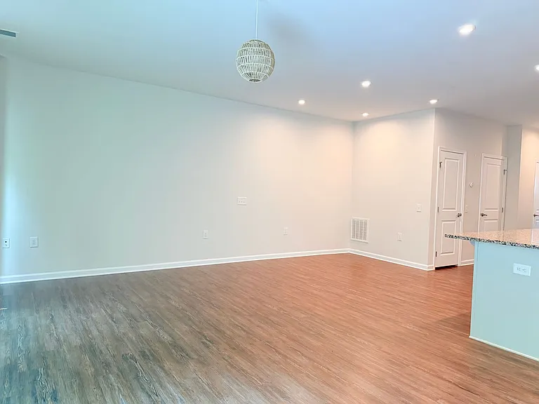 121 Capeside Ct — Photo 5
