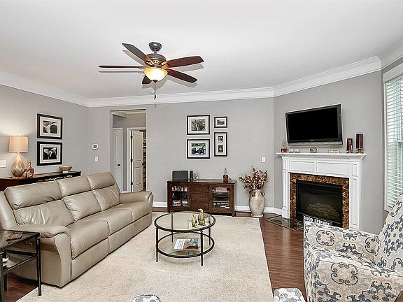 2nd image of 5033 El Molino Dr
