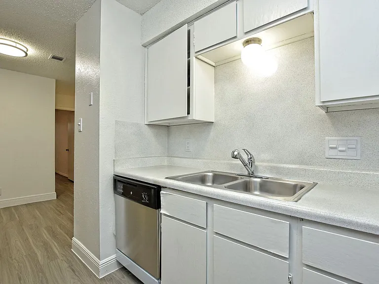 St. Edwards Place Apartments — Photo 29