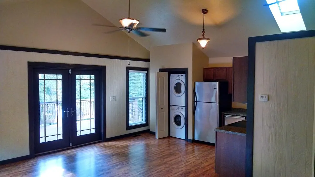 1 bed, 992 sqft, $1,548 — Photo 1
