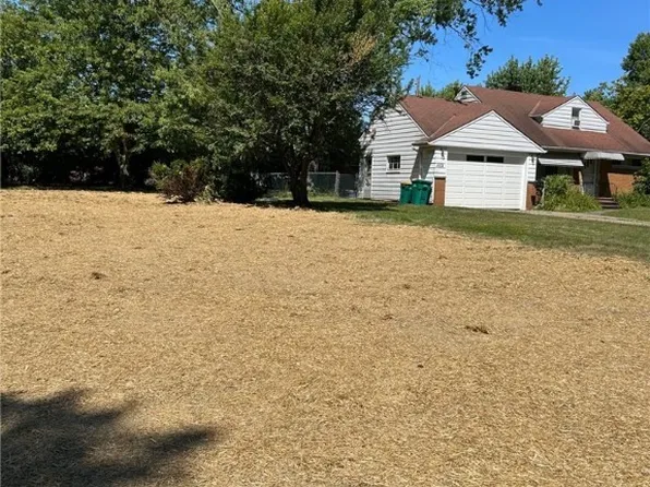 1940 Skyline Dr, Richmond Heights, OH 44143