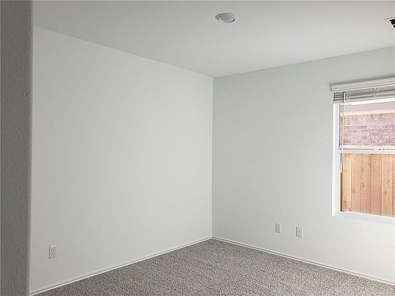 5th image of 1002 Olseley Ave