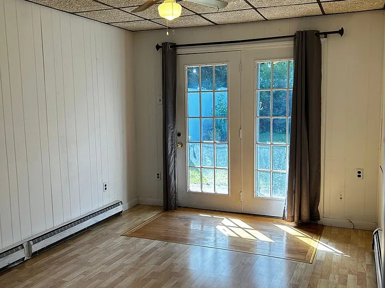 308 N Blakely St — Photo 35