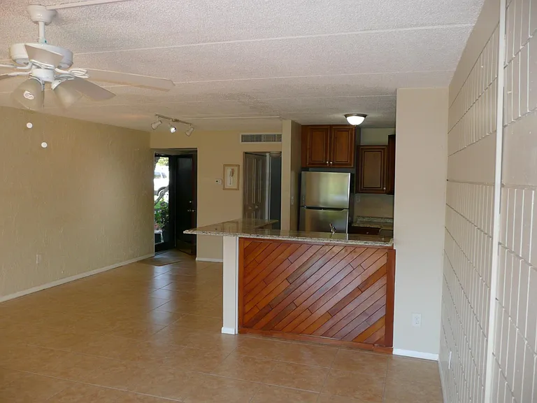 2424 W Tampa Bay Blvd #B106 — Photo 13
