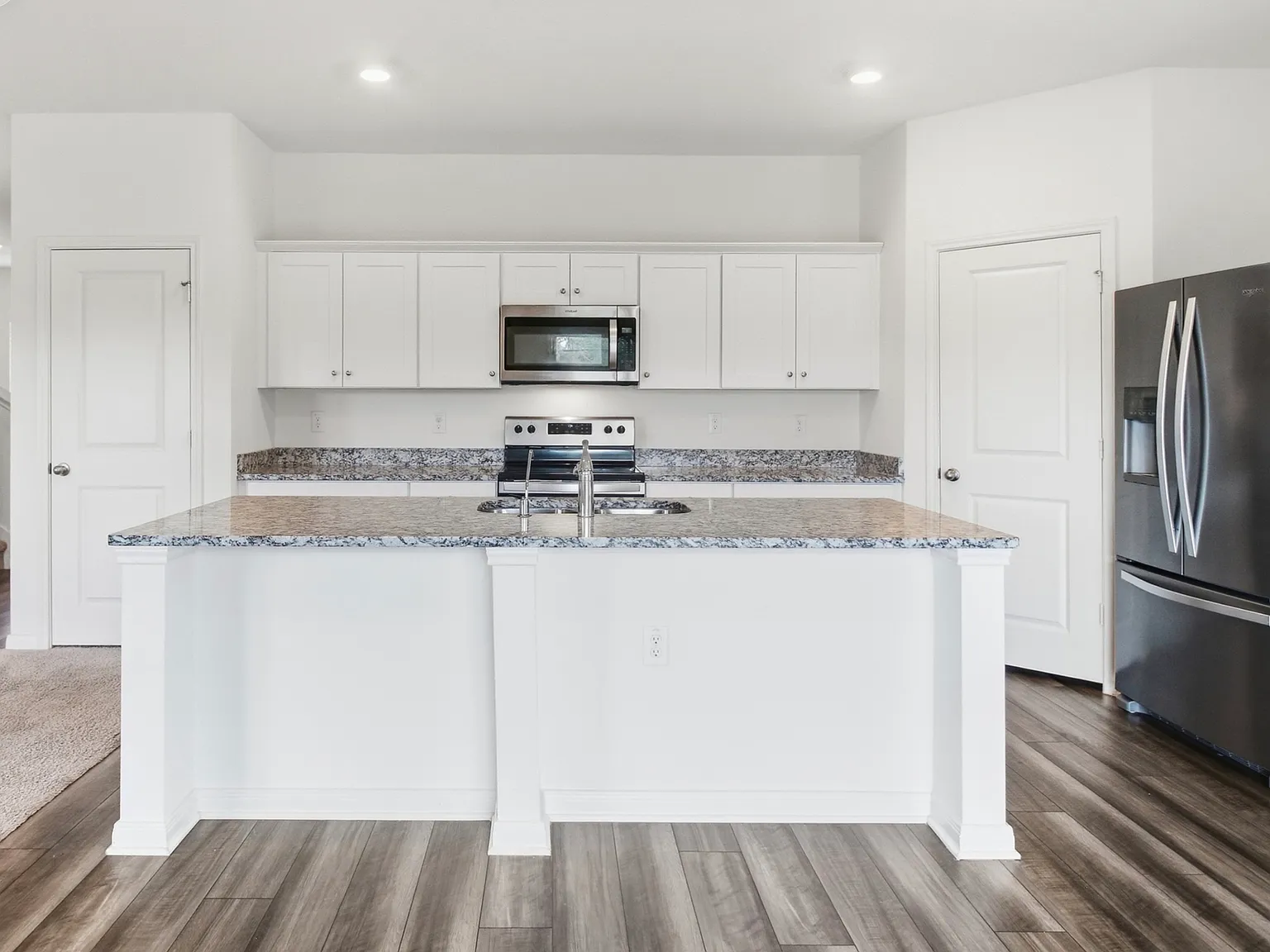 3 bed, 2.5 bath, 2060 sqft, $1,830 — Photo 2