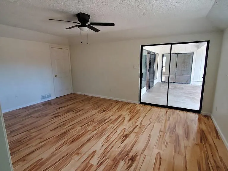 1511 Estates Way — Photo 2