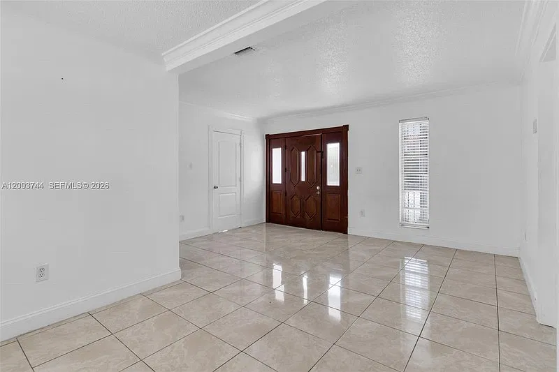 1101 SW 17th Ave #0 — Photo 2