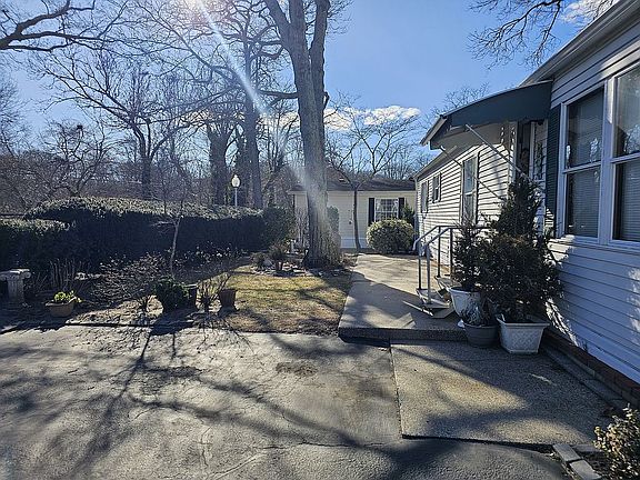 4th image of 37 Hubbard Ave Unit 49
