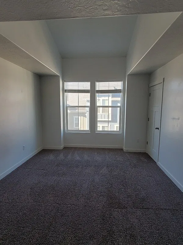 Vineyard Townhouse: Private Female Master Suite & Bath — Photo 4