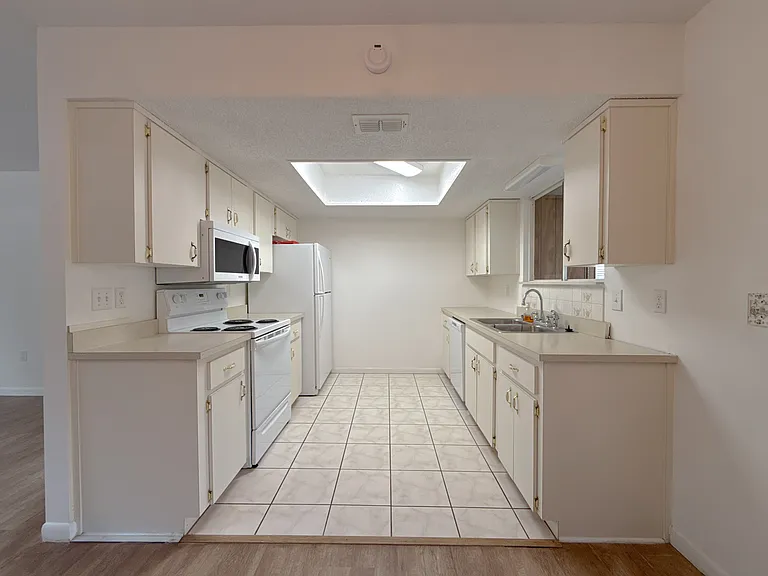8942 SW 109th Ln — Photo 11