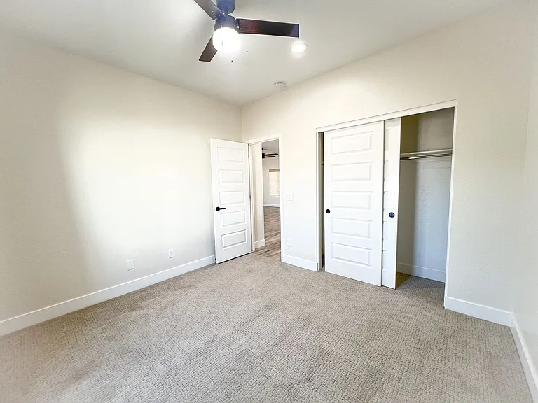 392 N Homestead Pkwy — Photo 12