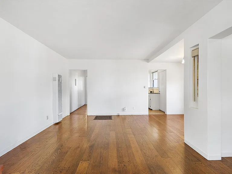 949 Park St — Photo 6