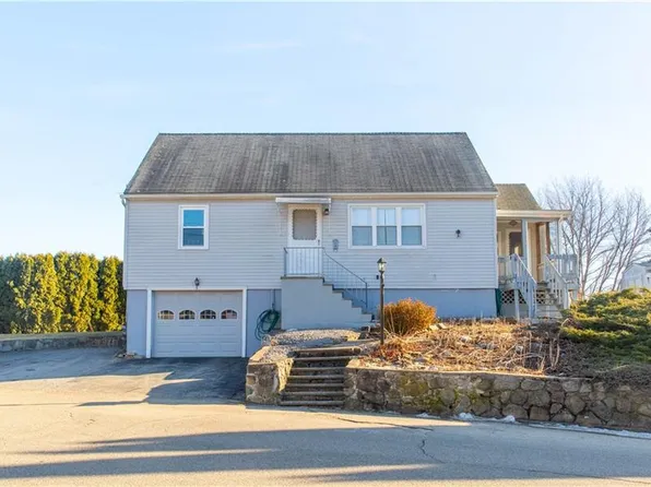 4 Heritage Cir, Johnston, RI 02919