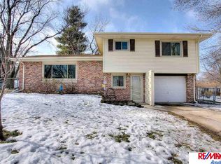 8220 Oak Pl, Ralston, NE 68127