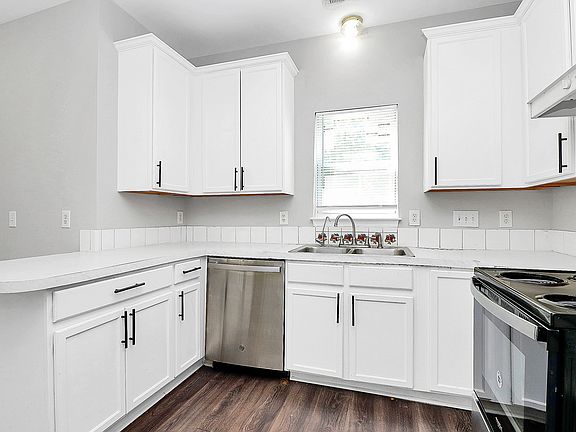 5th image of 3731 Bullard St