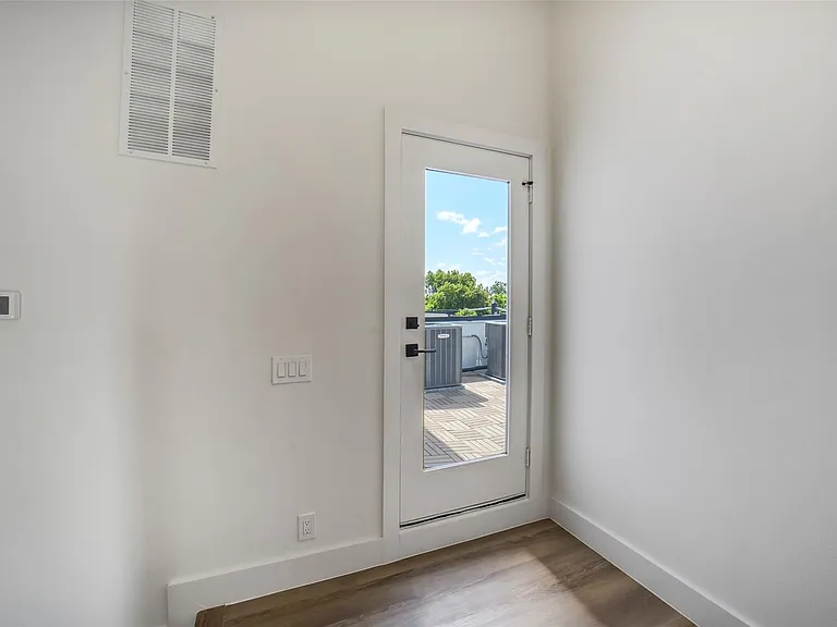 225 Willard St — Photo 30