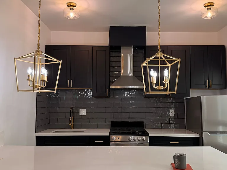1926 N Whitley Ave — Photo 19