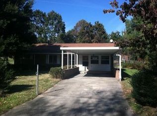 1102 Fowler Rd, Mount Airy, NC 27030