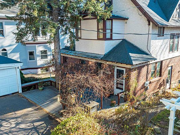 2nd image of 304 Harris Ave