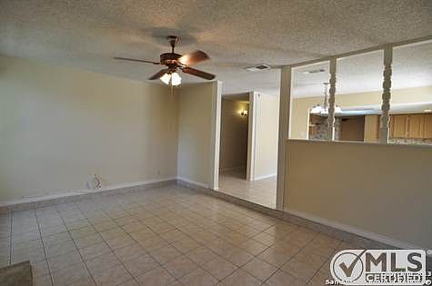 4th image of 7531 Pipers Glade St