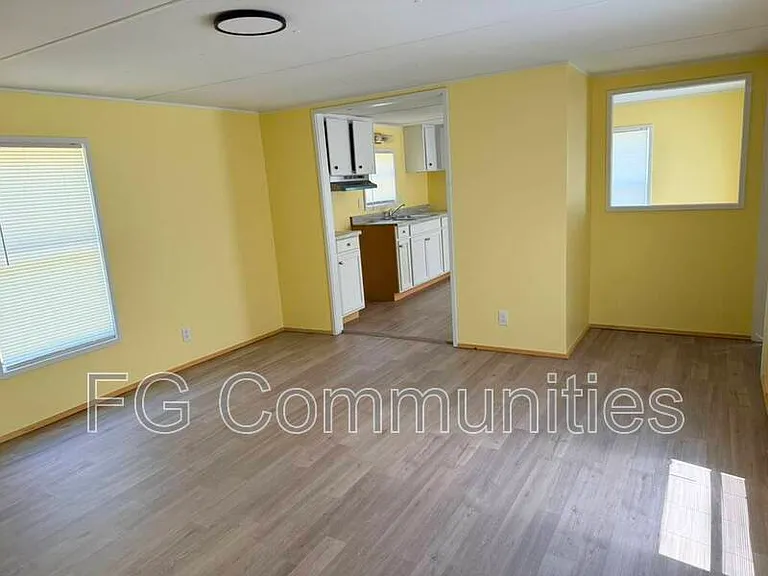 112 Laurin Dr — Photo 10