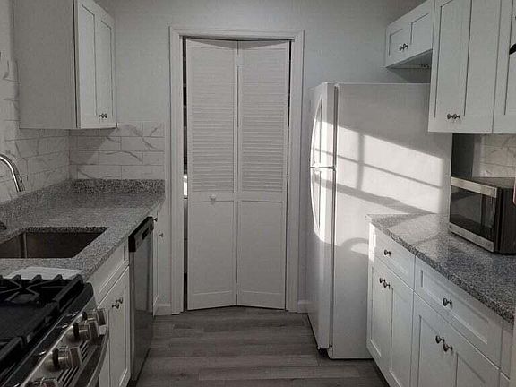5th image of 582 Sica Ln