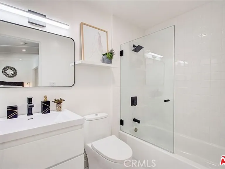 1856 W 14th St #1/2 — Photo 8