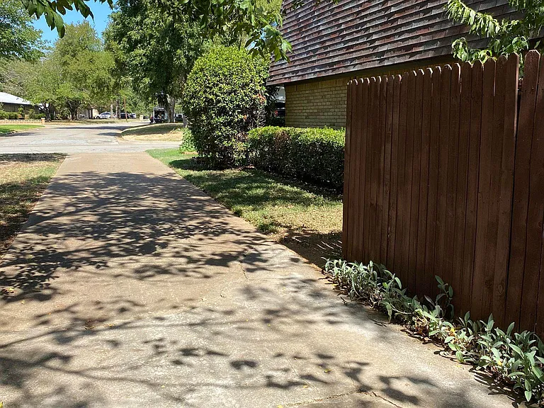 7608 Bridges Ave — Photo 9