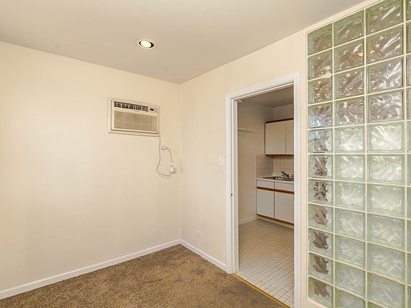 3rd image of 1555 N Milwaukee Ave #155545